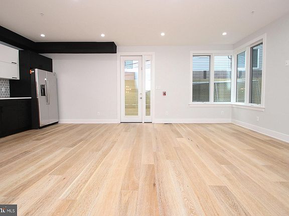 5th image of 810 N Uber St #2