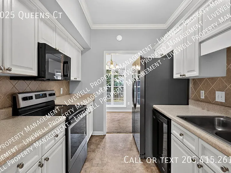 2025 Queens Ct — Photo 30