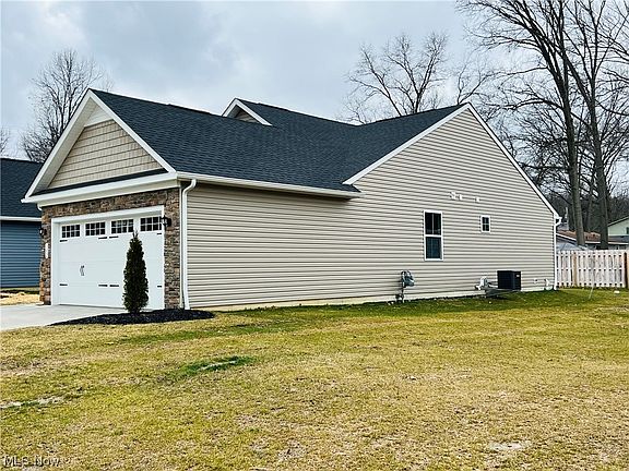 2nd image of 102 Eagle Cir