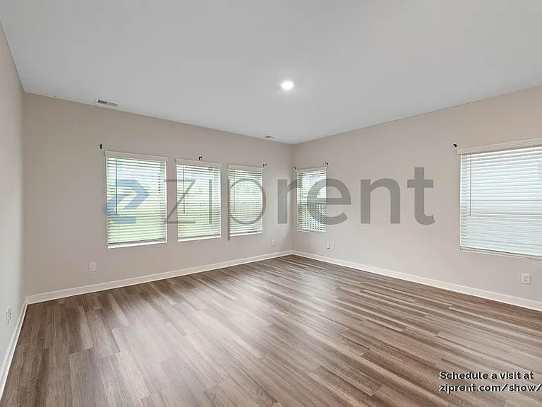 2708 Arbor Loop Dr — Photo 3