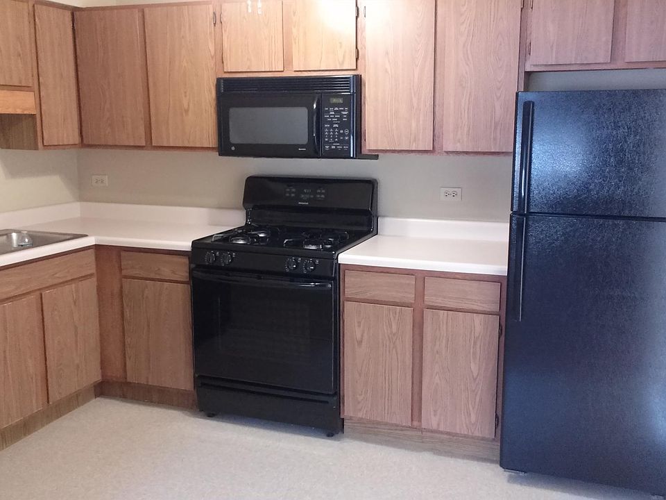 2nd image of 716 Inland Cir APT 102