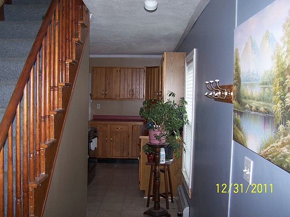 entry way and entry to kitchen