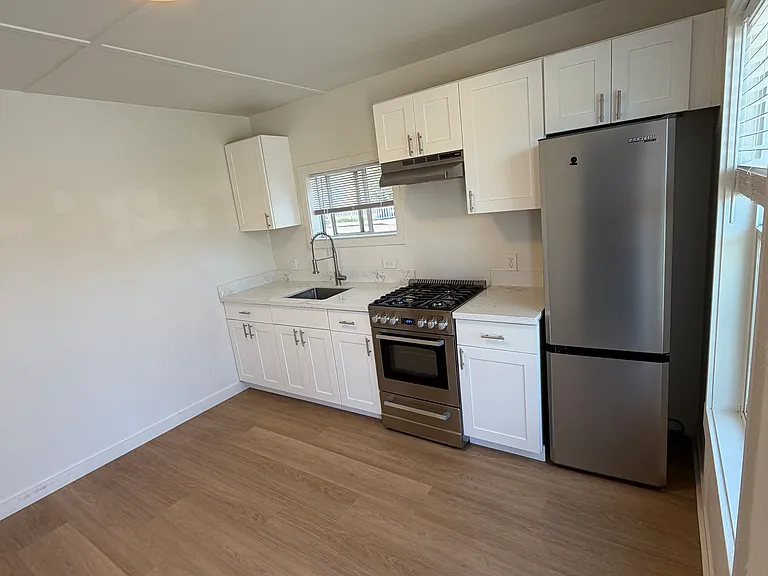 209 Decker St #215 — Photo 3