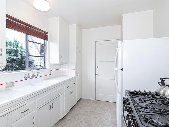 5th image of 1518 E Wilson Ave #4