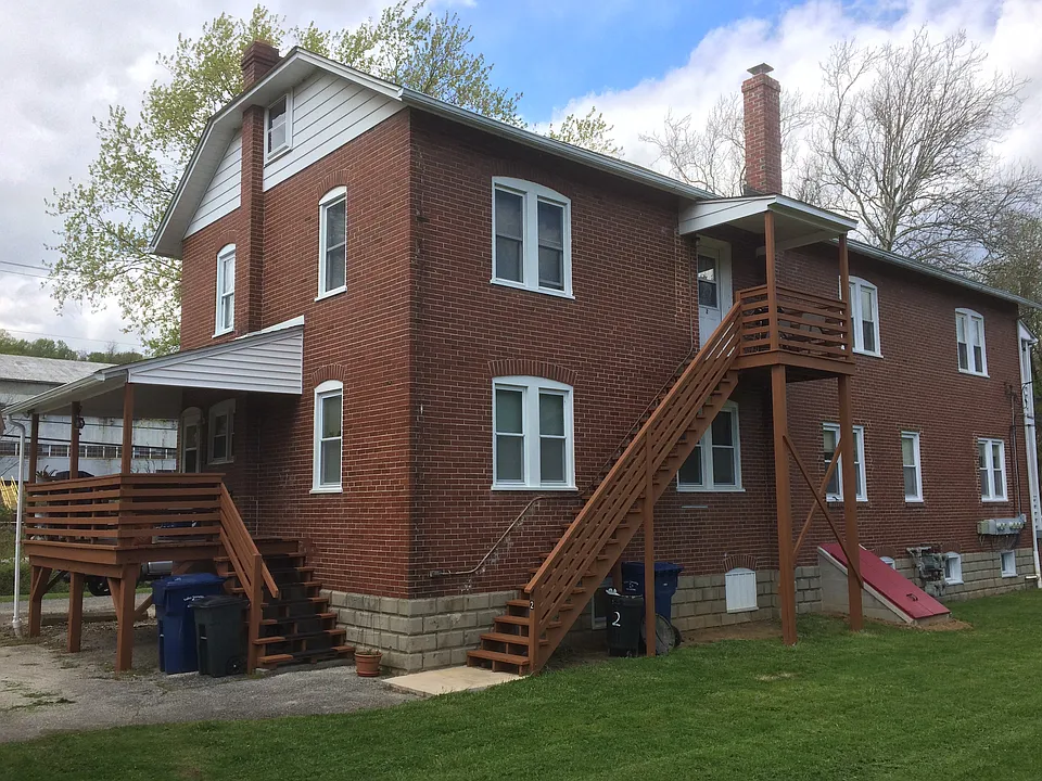 6 Bradley Ave #1