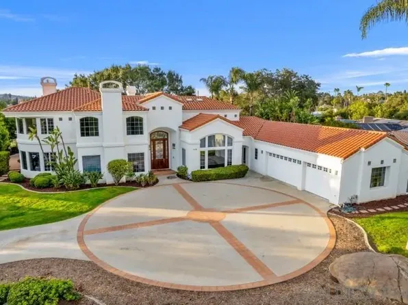296 Royal Crest Ct, Escondido, CA 92025