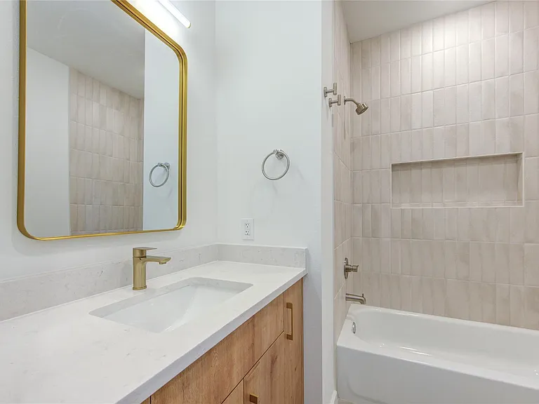 7120 Eastwood St #A — Photo 17