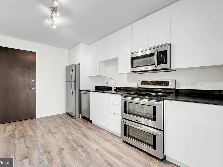 460 New York Ave NW #405 — Photo 10
