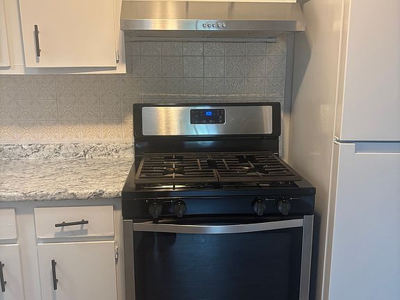5th image of 528 S La Grange Rd APT 1