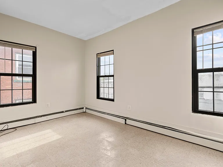 26-28 Lawrence St #26-3 — Photo 14