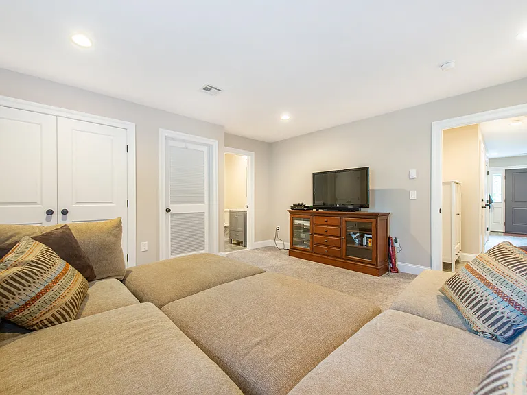 6 Elm St #10 — Photo 15