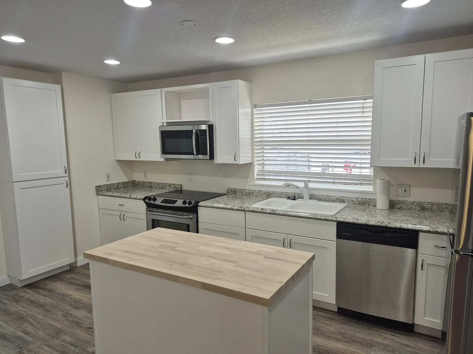 3 bed, 1456 sqft, $2,650 — Photo 2