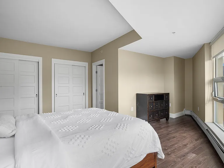 15 Kings Wharf Pl #206 — Photo 8
