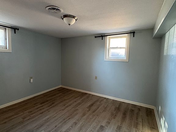 4th image of 4004 Hall St Unit 2