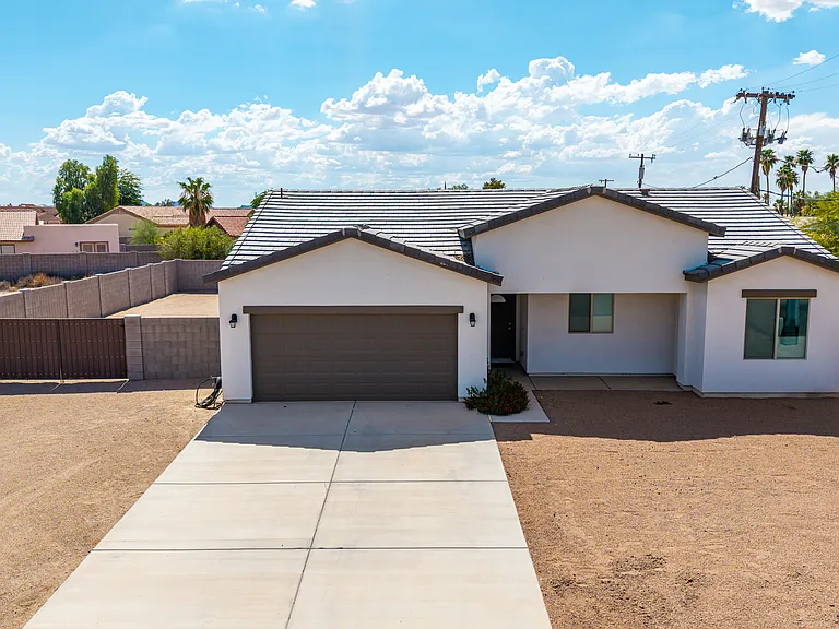 8944 W Century Dr — Photo 2