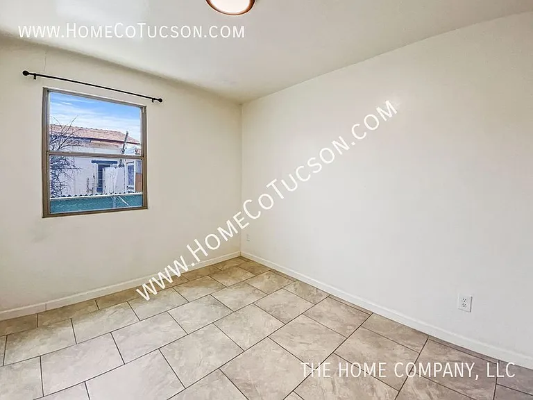 819 W Paris Promenade — Photo 24