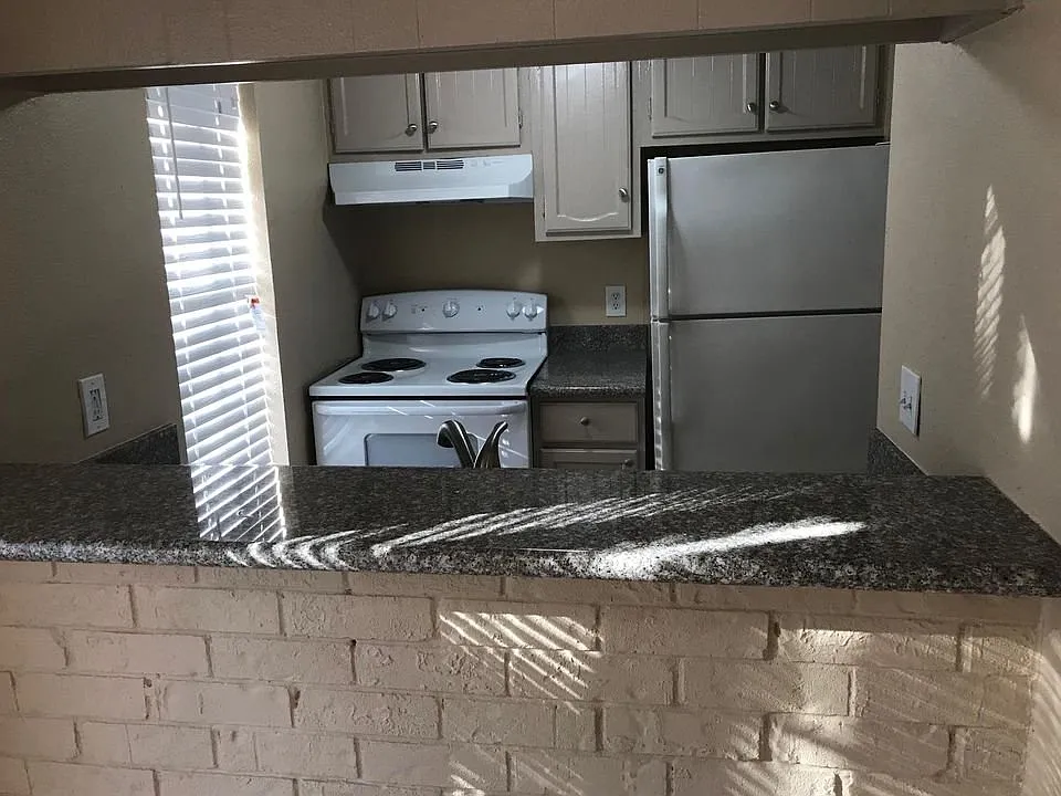 3 bed, 1404 sqft, $1,695 — Photo 4