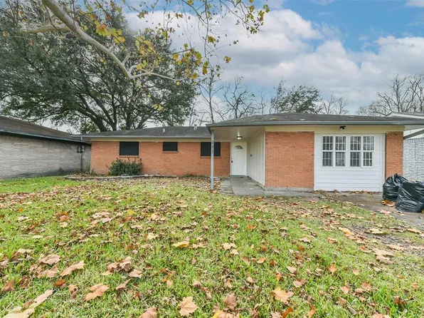 203 Plum St, La Marque, TX 77568