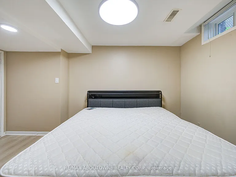 1156 Old Colony Rd #LOWER — Photo 24