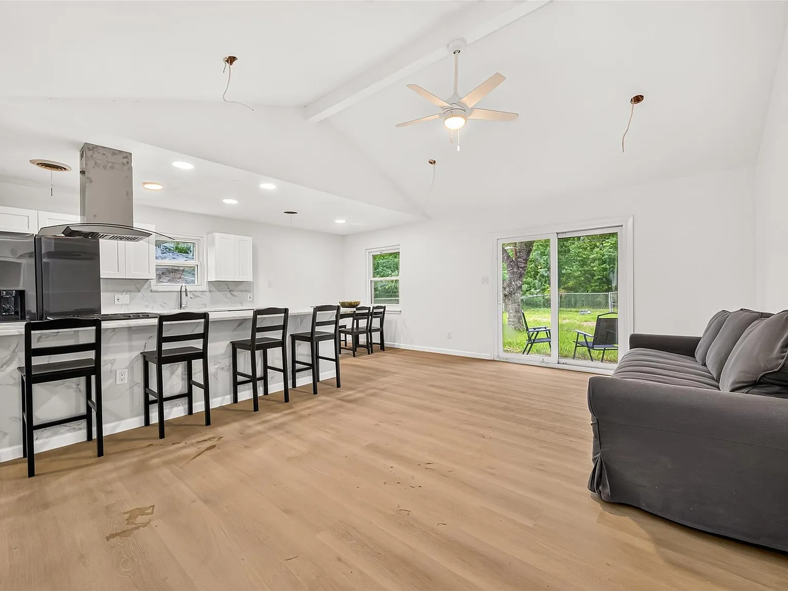 3 bed, 2.0 bath, 1314 sqft, $1,800 — Photo 4