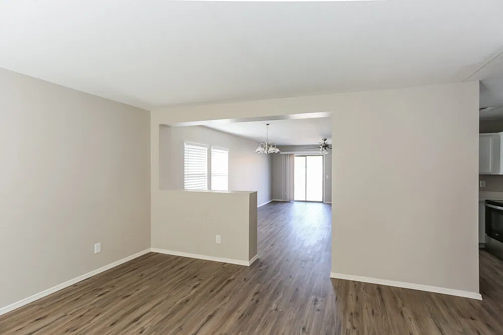 3 bed, 2.0 bath, 1315 sqft, $1,635 — Photo 3