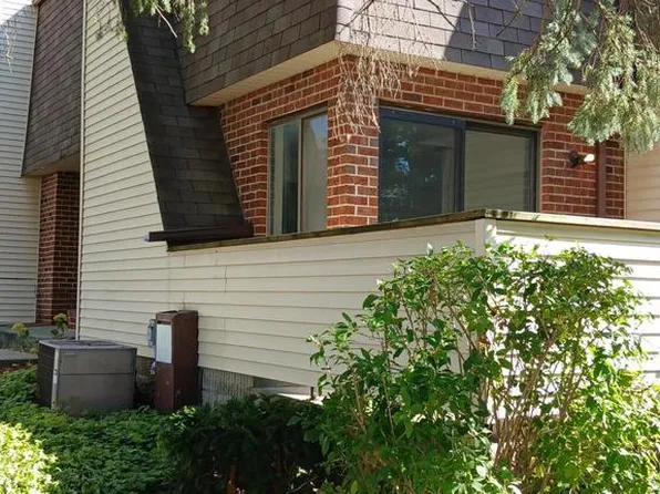 2850 West Mill ROAD #F, Glendale, WI 53209