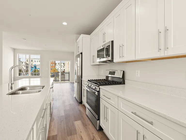 9614 Weshire Dr — Photo 2