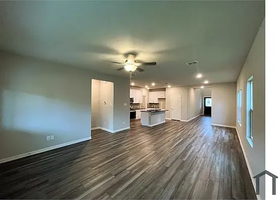 4 bed, 2255 sqft, $2,750 — Photo 3