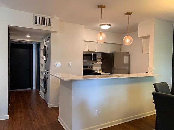 3rd image of 3820 Fairfield Ave #66