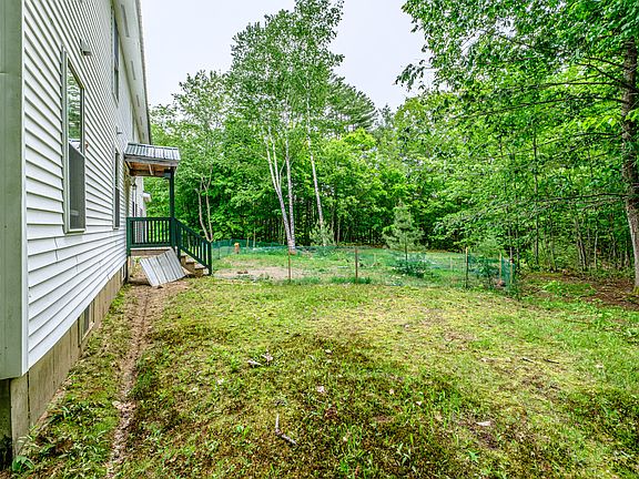 4th image of 28 Robinson Hill Road