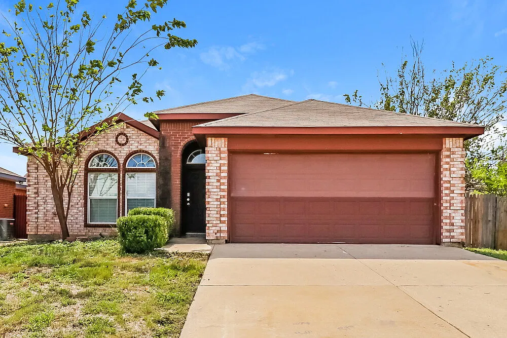 3 bed, 2.0 bath, 1343 sqft, $1,885 — Photo 1