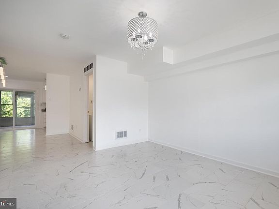 3rd image of 109 Rose Ln