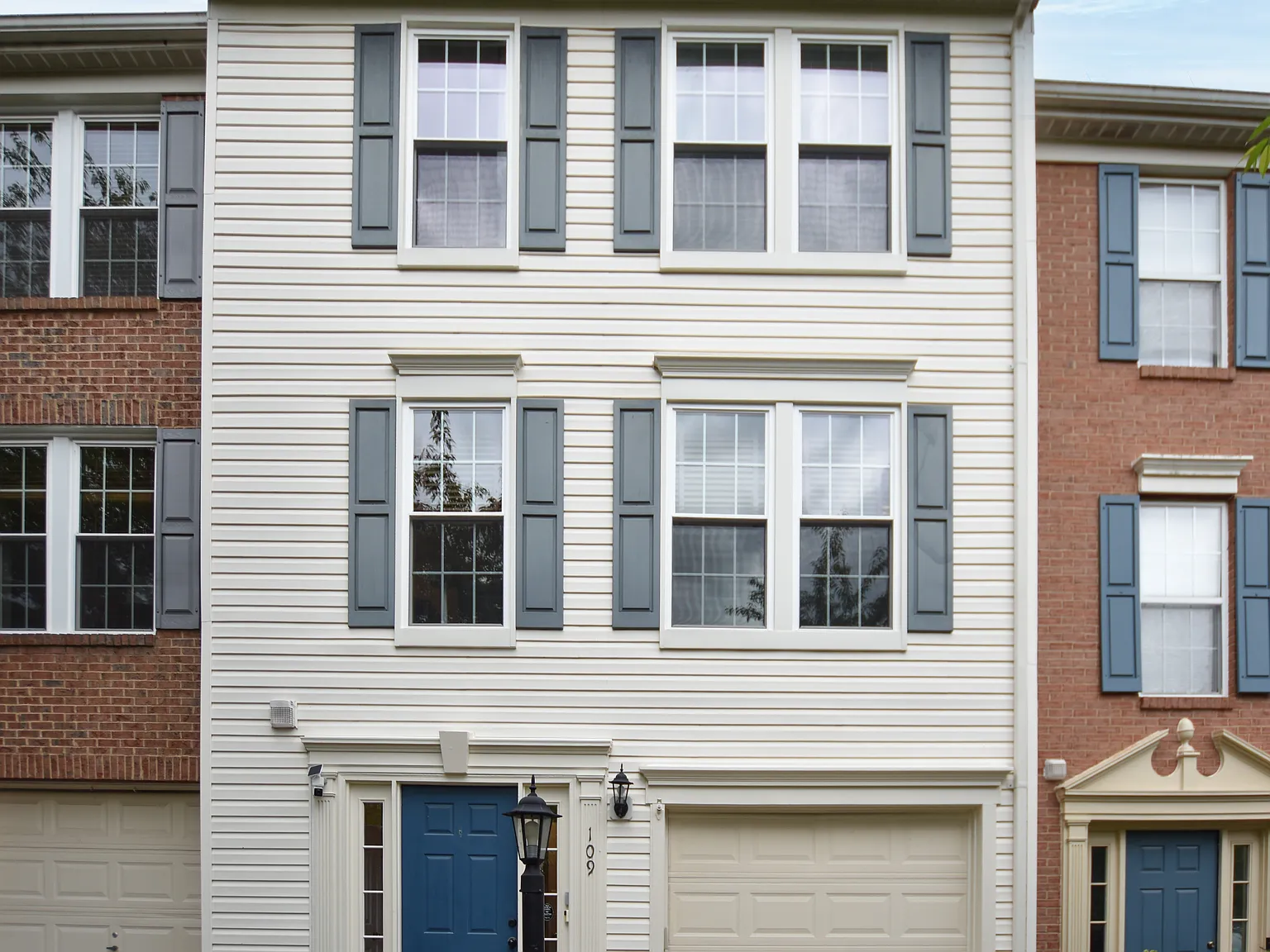 3 bed, 2.5 bath, 2178 sqft, $3,000 — Photo 1