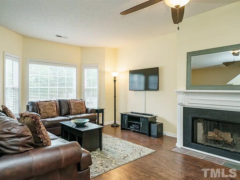 306 Silverberry Ct — Photo 7