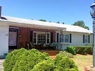102 Trull Ln E, Lowell, MA 01852