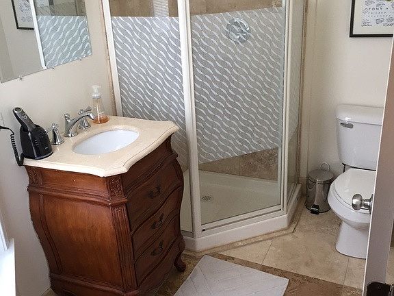 4th image of 3520 N Lincoln Ave #01
