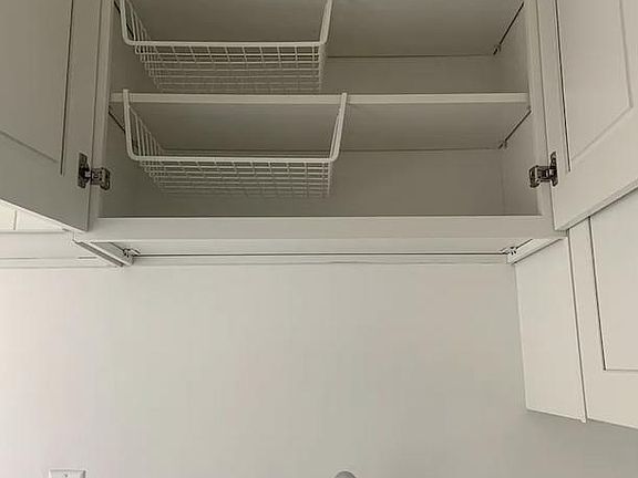 5th image of 528 Golden Ave APT 1