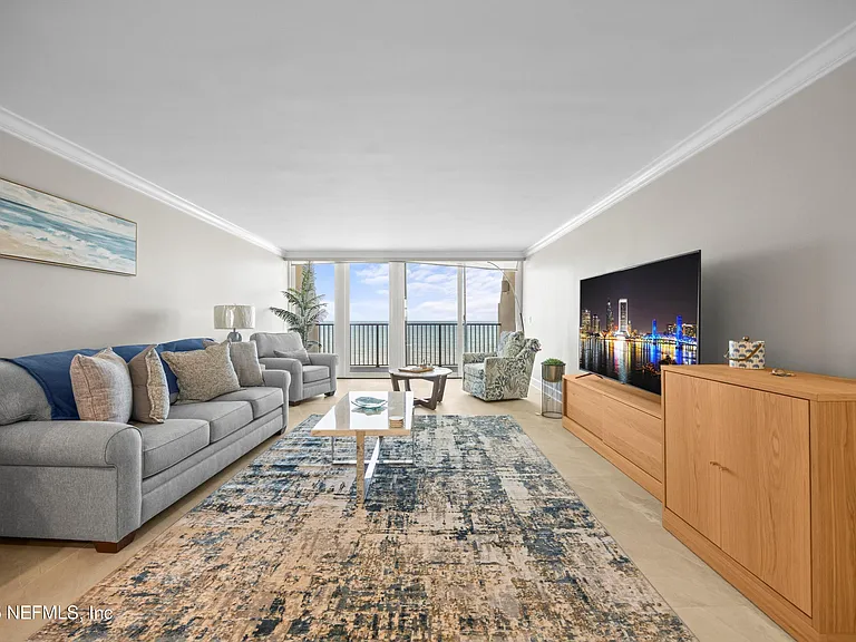2100 Ocean Dr #Penthouse 2 — Photo 2