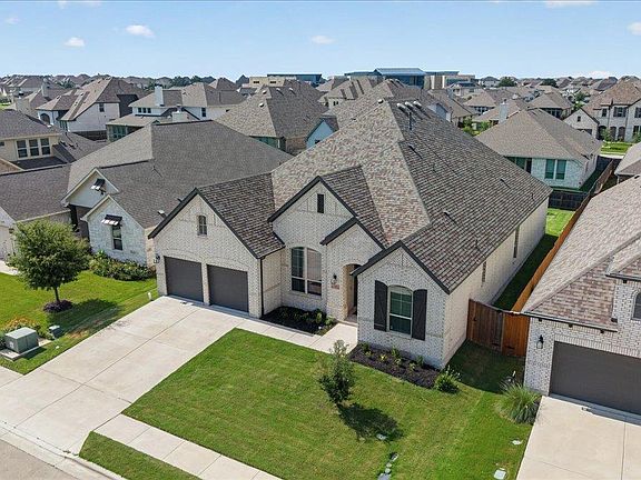 5th image of 128 Lockhart Dr