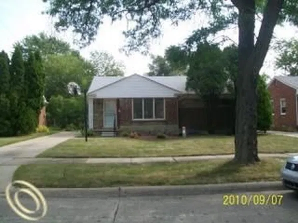 24680 Kenosha Ave, Oak Park, MI 48237