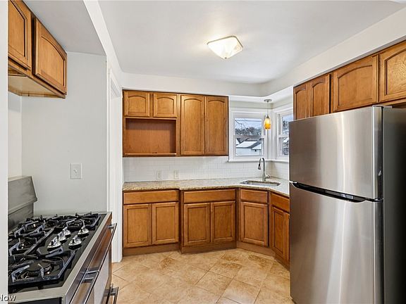 5th image of 9005 Ansonia Ave