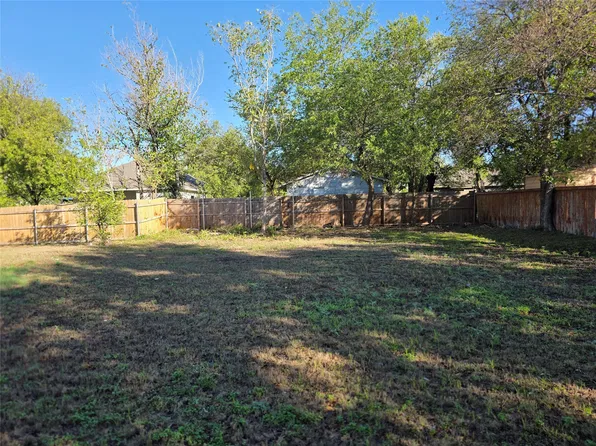 705 E Wardville St, Cleburne, TX 76031