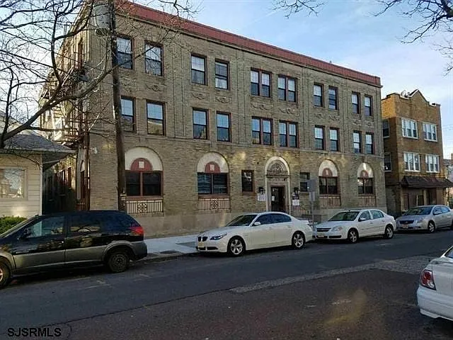 2 S Bartram Ave — Photo 1
