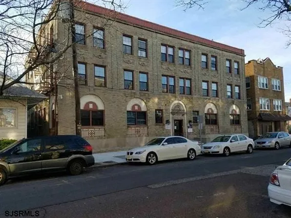 2 S Bartram Ave, Atlantic City, NJ 08401