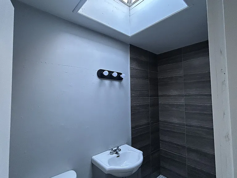 10140 Yonge St #5 — Photo 10