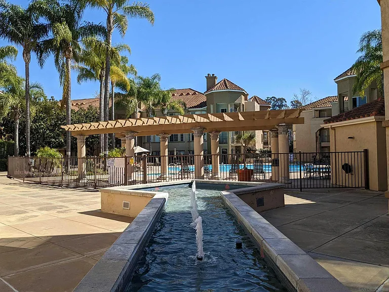 580 Camino De La Reina — Photo 4