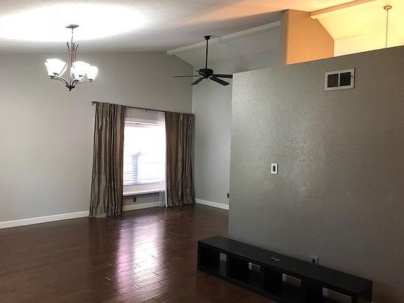 3rd image of 2817 Stratford Ln