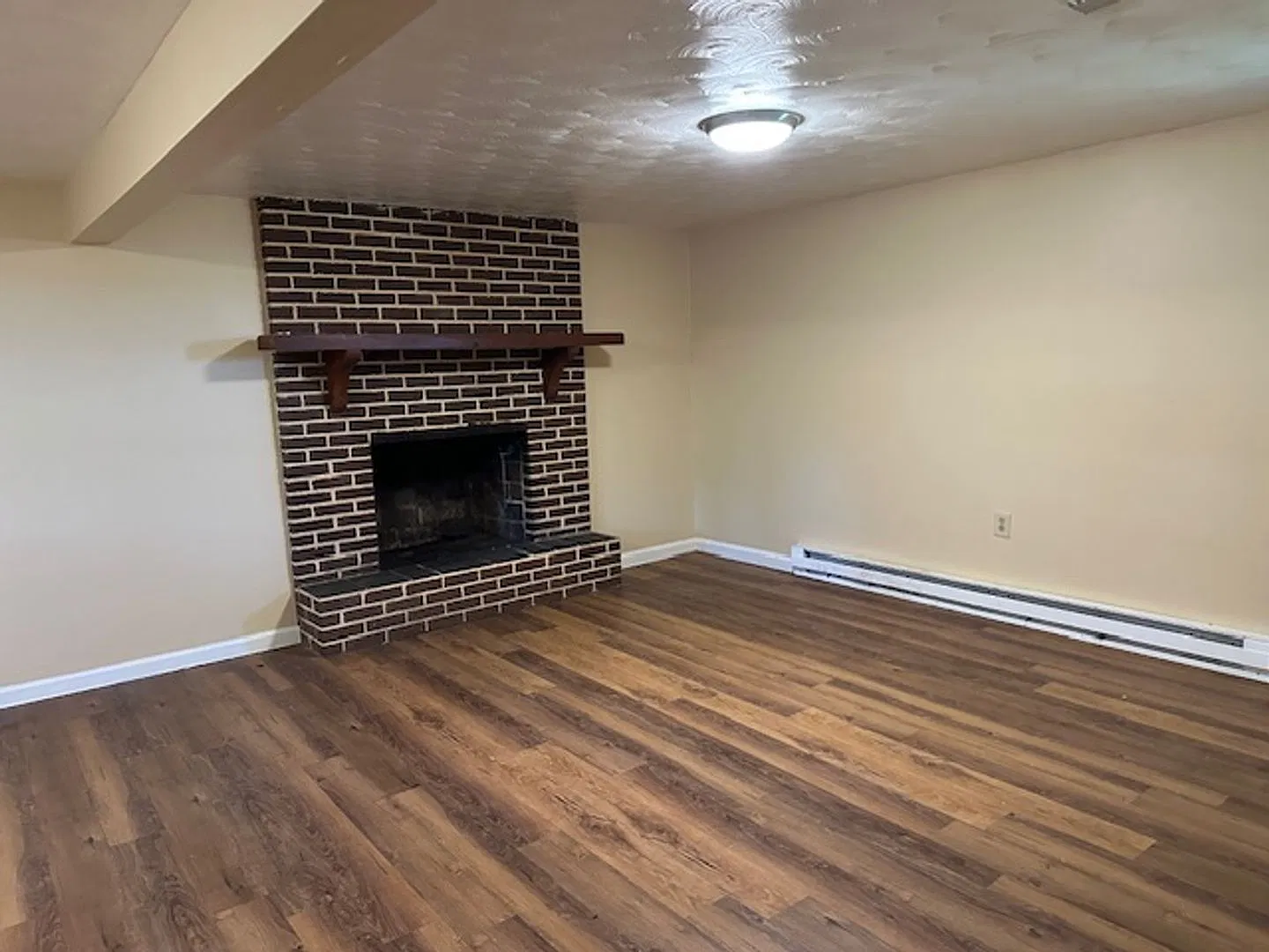 Discover This Well-Maintained 3-Bedroom, 2-Bathroom Single Family Home in Mechanicsburg, PA, loca... — Photo 4