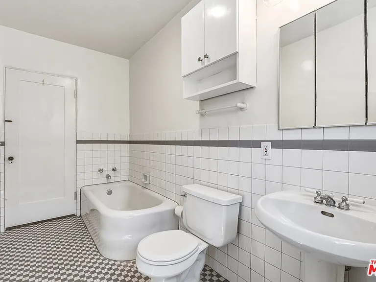 2613 Cloverfield Blvd — Photo 24