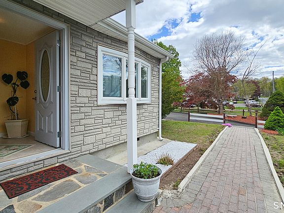5th image of 384 Long Hill Road